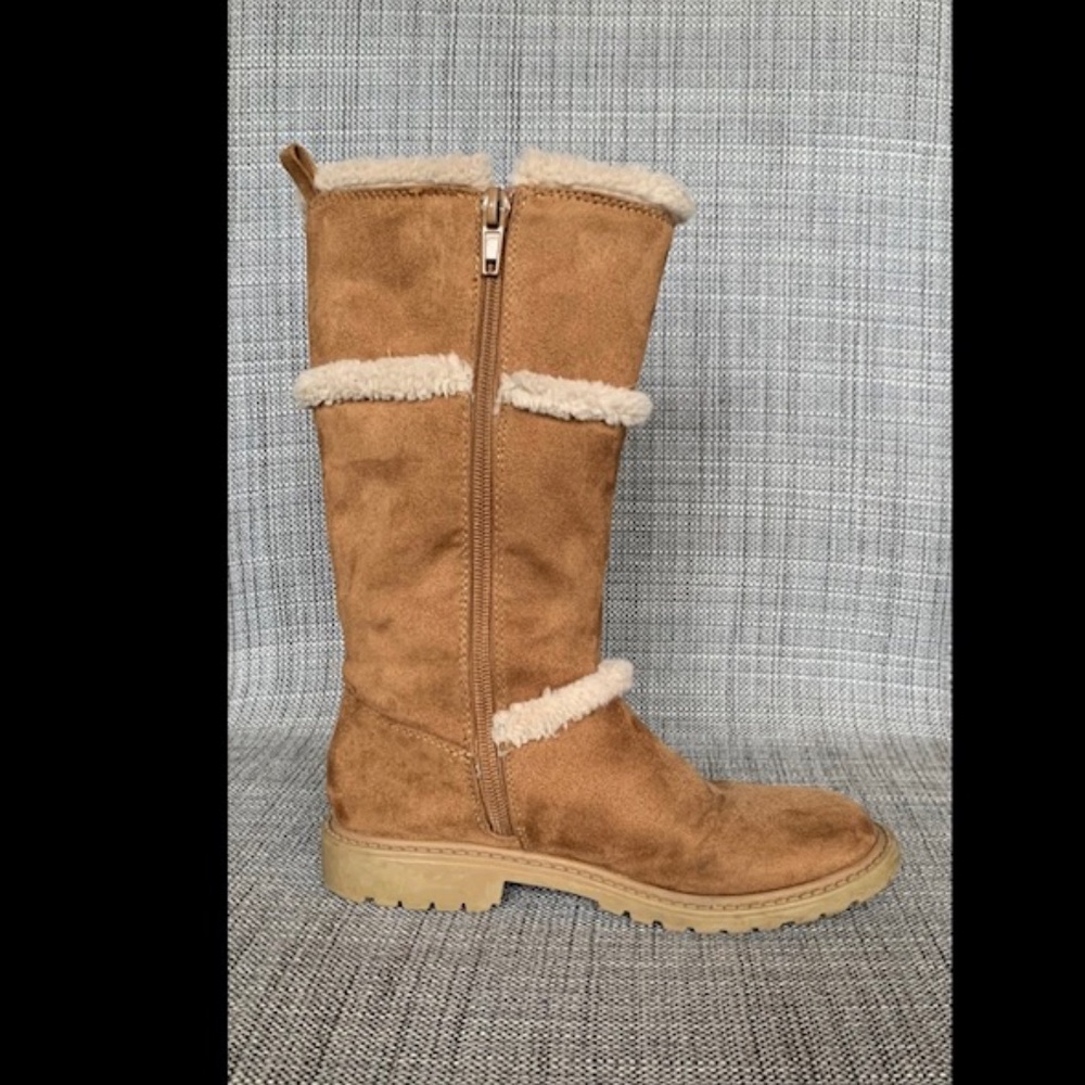 Kids Mid-Calf Suede Boots with Sherpa Style Faux Fur Trim (size 13) - Picture 3 of 6